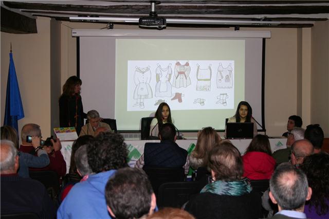Alumnos del IES Lobetano durante la exposición del trabajo ‘La Sierra de Albarracín en cuatro tiempos’ durante la jornada PCISA